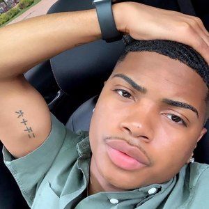 Meet your Posher, Derrick